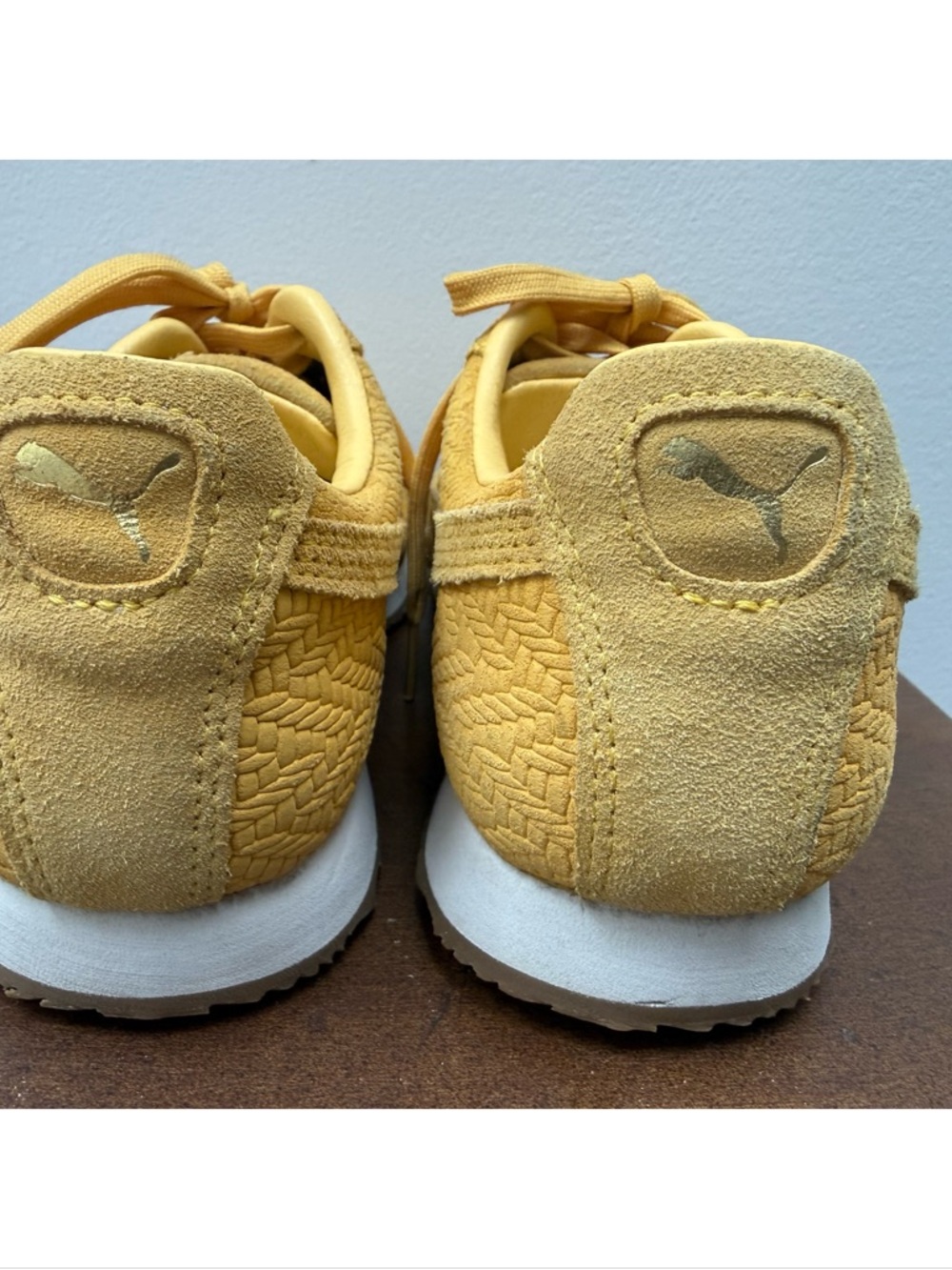 PUMA Roma Embossed Yellow Gold Logo Leather Suede Sneakers RARE - Picture 6 of 9
